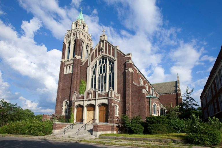 You Can Explore These Abandoned Buildings In Detroit - [Map]