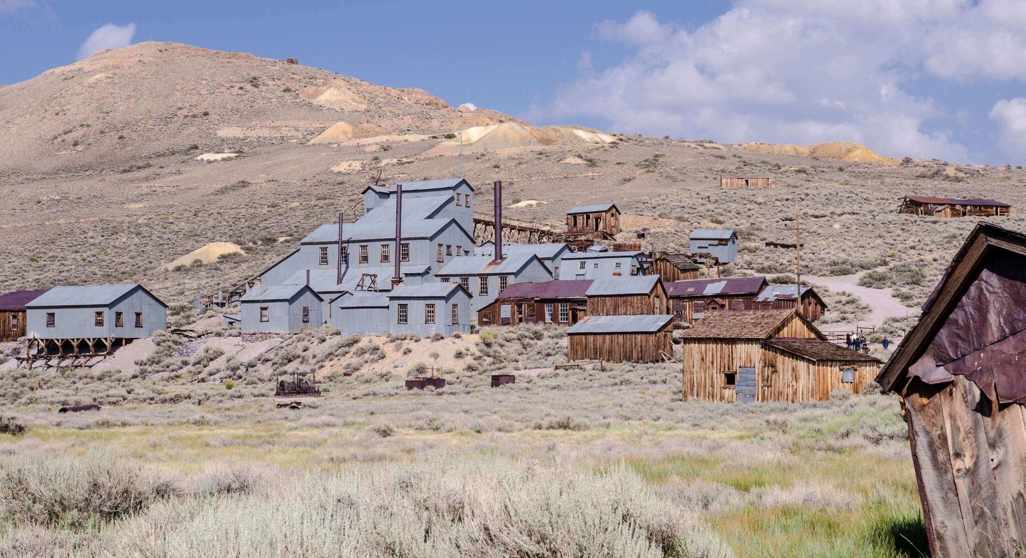 Must Explore Abandoned Places In California For Urbex - [Map]