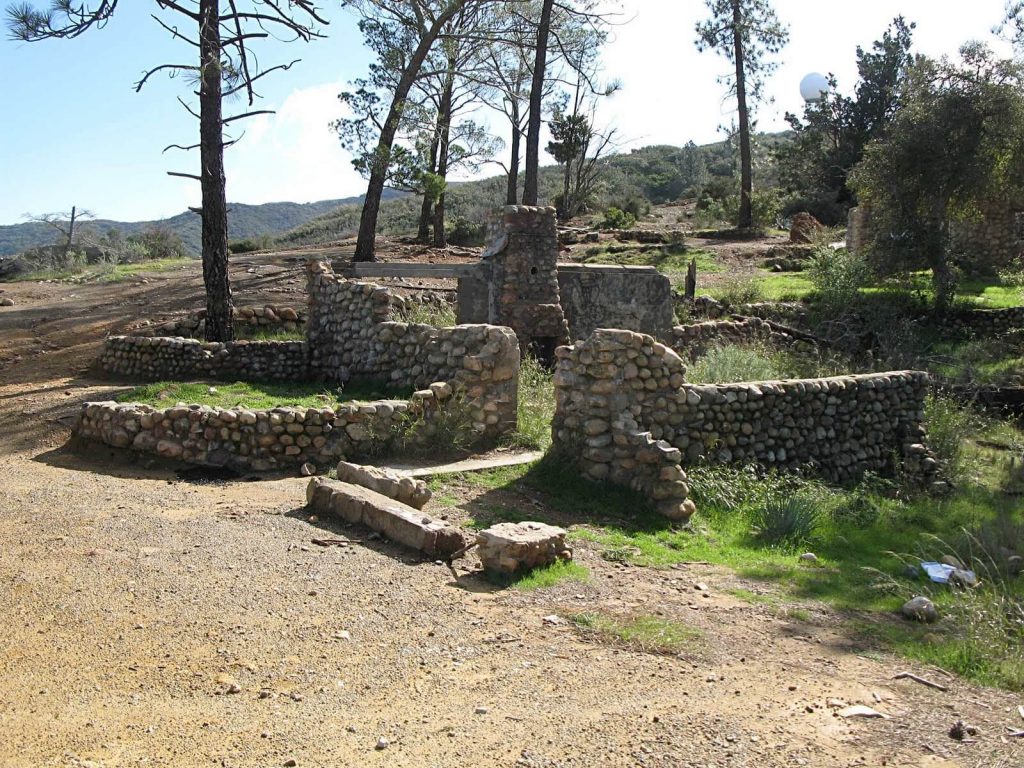 ruins of abandoned home in santa ana mountains