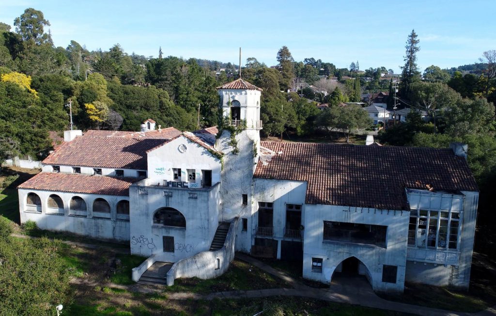 abandoned places around oakland