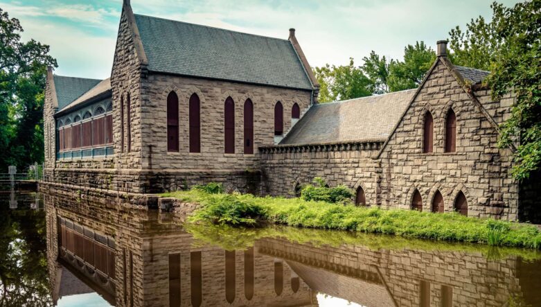 abandoned pump house in Richmond