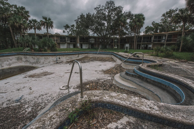 the abandoned thunderbird motor hotel in florida