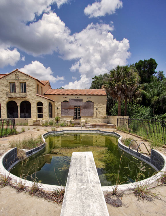 backyard of an abandoned house in florida