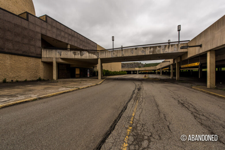 abandoned mall in Pittsburg, Pennsylvania